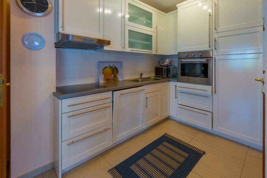 Apartment Apartment *