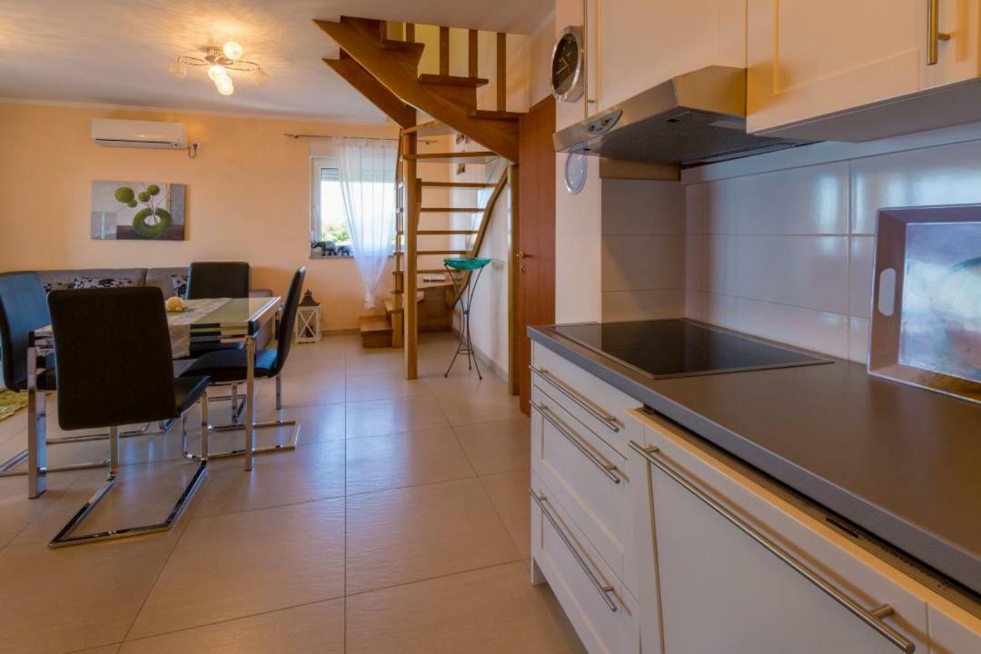 Apartment Apartment *