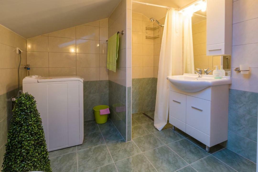 Apartment Apartment *